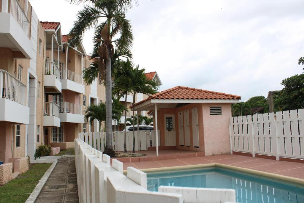 Finest Accommodation Marley Manor Apt # 513 Ground Floor 6 Marley Rd Kgn 6 Кінгстон Екстер'єр фото